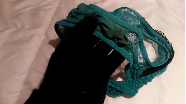 Calzon usado de una madura rica/used panties ofa sexy mature woman