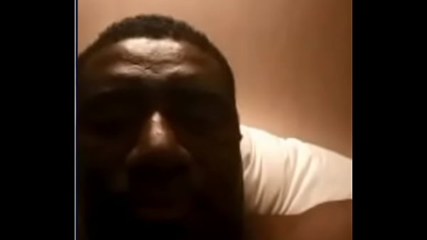 vid&eacute;o nu de Hermy Alpha Otsaghe Nkouna se masturbant pour jouir avec un gay en ligne  une honte pour lui