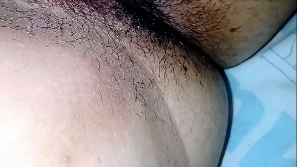 NOVINHA VIRGEM SE MASTURBANDO E GEMENDO