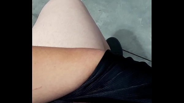 Flashing at laundry mat to a mature lady she looks