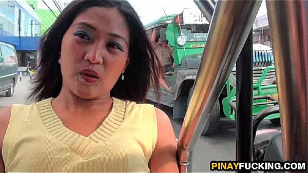 Venice Uses Her Asian Lips To Suck A White Cock