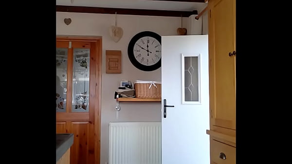 Low cut show for delivery guy  