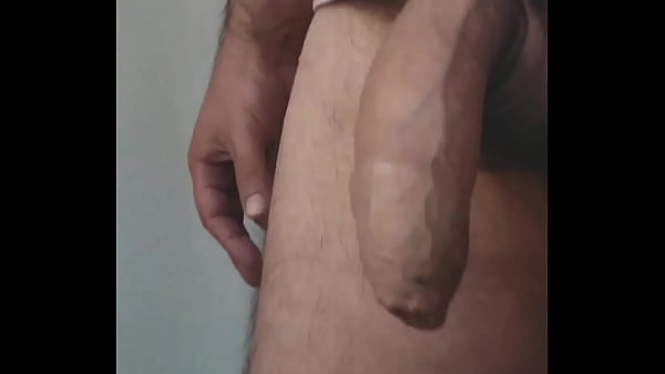 Juego con las bolas y paja en primer plano grabado por ella. Queda con semen en todo el cuerpo. Vnkyamo  