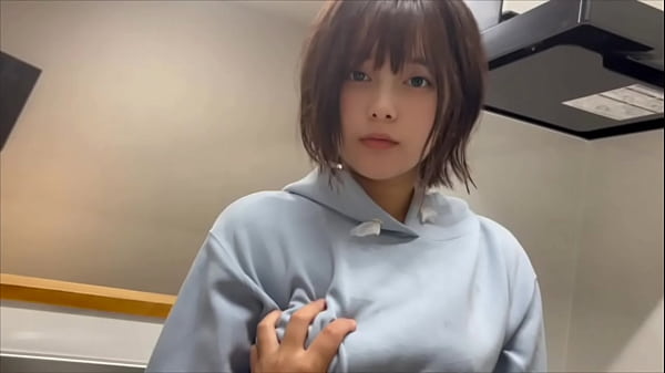 「太いちんちんで今挿れて&hellip;気持ちよくなりたいの。」2週間ぶりの彼女とえっちで我慢できずにキッチンでSEXするカップル。