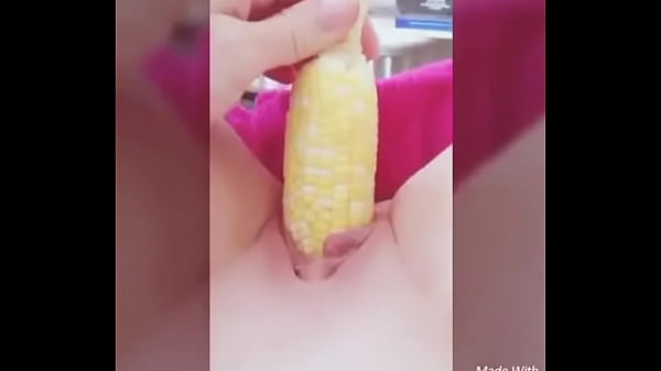 Mona se lo mete todo