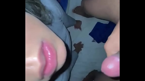 Compa&ntilde;era universitaria le gusta sacarme cada gota de leche