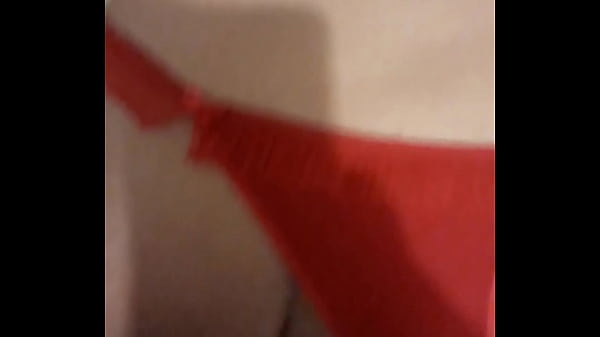 Amigo passivo de calcinha vermelha