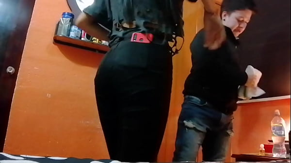 COLEGIALA  PAGA UN MASAJE Y SE COJE AL MASAJISTA (FACIAL FINAL)