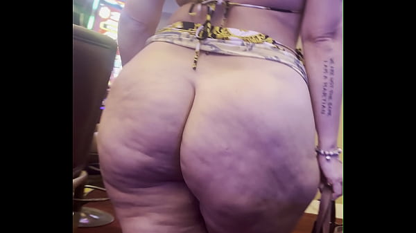 Super Slut Pawg Is Naked In Public