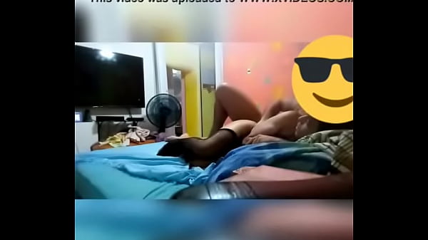 Matendo a piroca de ladinho na cdzinha 