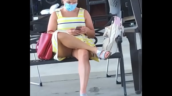 Hot Thick Milf showing off sexy blonde ass