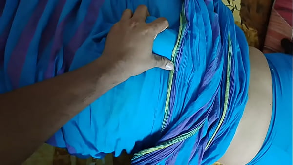 Indian Housewife showing her hot boobs and enjoyed