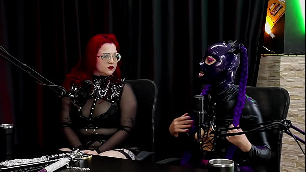 Safada fica de 4 pra demonstrar ap&oacute;s falar que gosta de ver a dor do outro como Domme, e que j&aacute; gozou na pr&aacute;tica - Rainbow Witch & Madame Agatha (WATCH ON: SHEER/RED)
