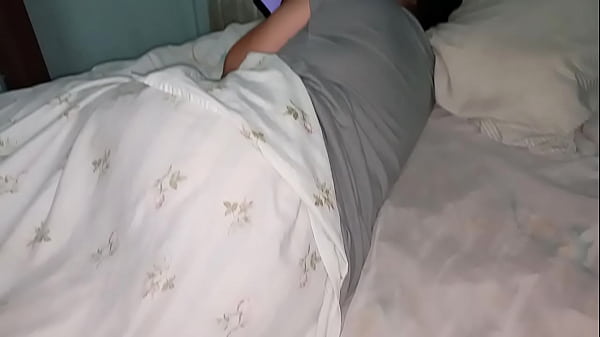 Latina se deja manosear su jugoso co&ntilde;o