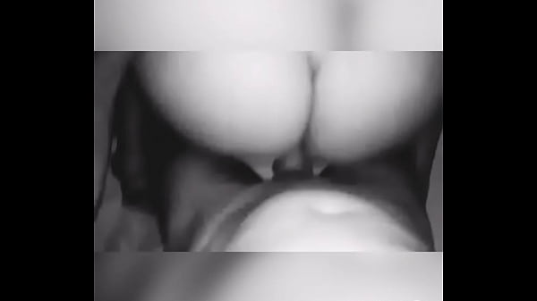 COMENDO A LOIRA GOSTOSA DE QUATRO GOSTOSO