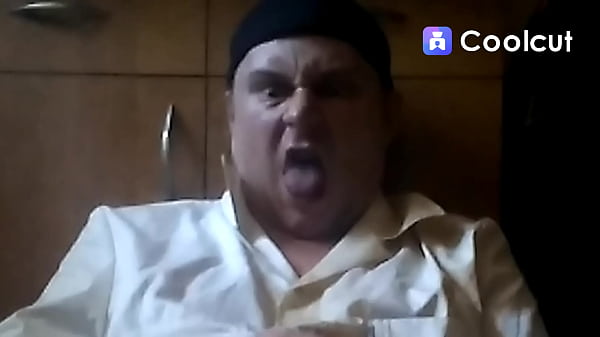 Adrian Jabłoński wali konia, sika i spuszcza się na śmierdzące ubrania! 