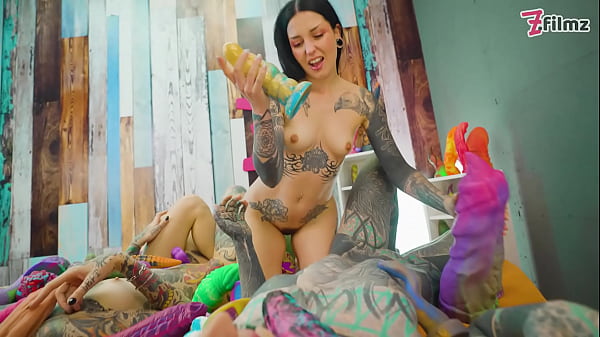 Lesbian 4way orgy with big crazy toys &uml;- girls ANAL fuck