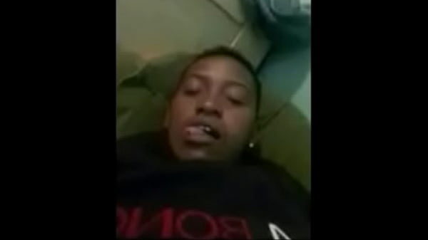 neguinha jhow na siririca