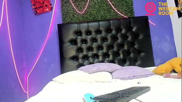 ESPIANDO A MI PRIMA CON SU AMIGA PARTE 5  