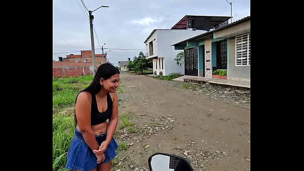 despues de la fiesta chica espera el uber y la convenso de ir a mi casa