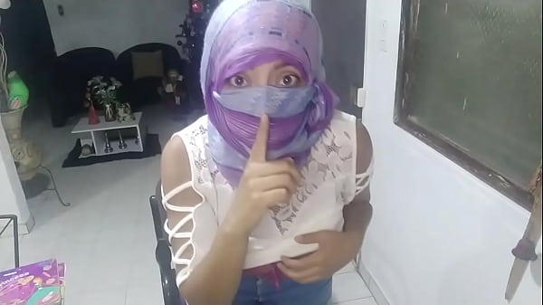 Real Muslim Amateur MILF Touches Pussy For Allah  