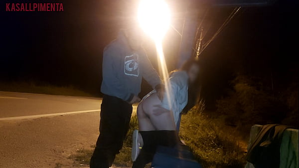 mostrei minha bunda para um pauzudo no ponto de &ocirc;nibus!