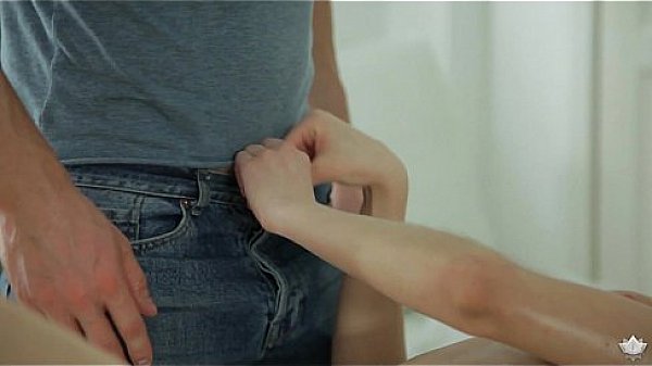 Big cocked masseur fucks a beauty