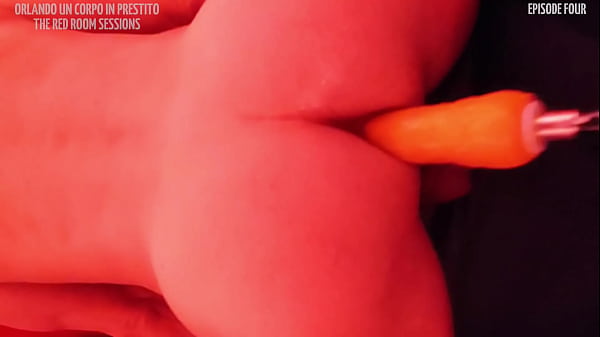 ORLANDO NEL DUNGEON CON DUE MASTERS E UNA FUCK MACHINE