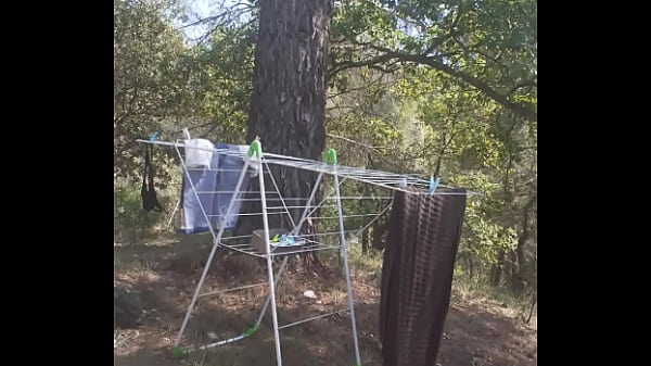 &Ecirc;tre en string puis l'&eacute;tendre pour se retrouver nu