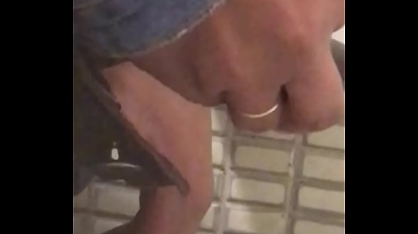 Roludo mijador gostoso