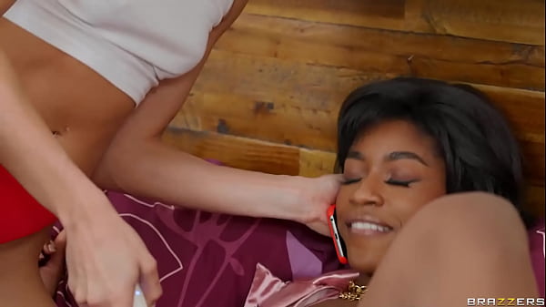 Workaholicked By Her Girlfriend / Brazzers