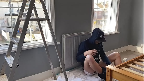 Chav lad wanks out on a painting job  