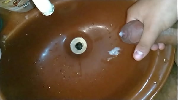 Jorrando leitinho em slowmotion  