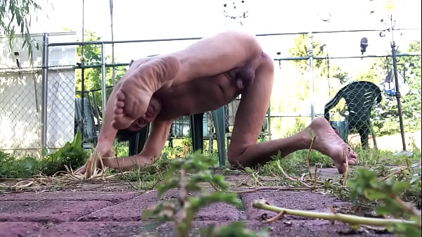 LEG UP DOGGY STYLE PEE