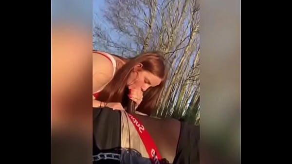 Fellation rousse public