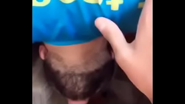 Socando n&atilde;o garganta  