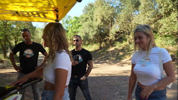 Le bus des libertin #5 fait une halte sur un terrain de cross !!