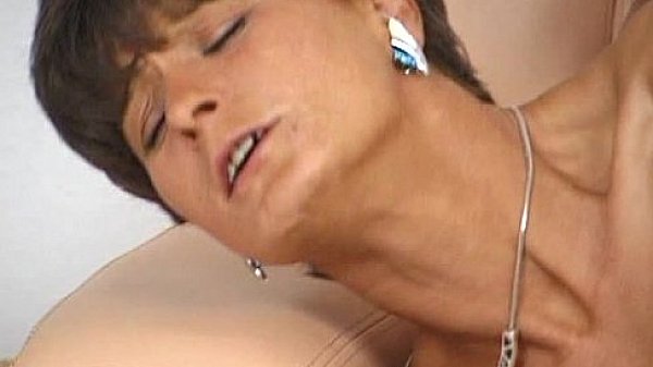 JuliaReaves-XFree - Hausfrauen Report Extra - scene 1 - video 2 