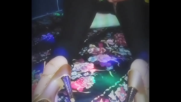 Sharon esposa caliente de 40 a&ntilde;os trabaja como recepcionista en una cl&iacute;nica cerca del metro San Joaqu&iacute;n siempre llega ansiosa de trabajar para vestirse como Puta y su marido solo le mame el culo