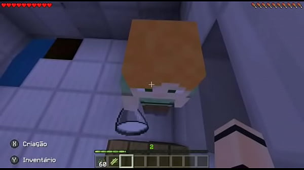 Gostosa rabuda mama o pau do marido e engole leite  