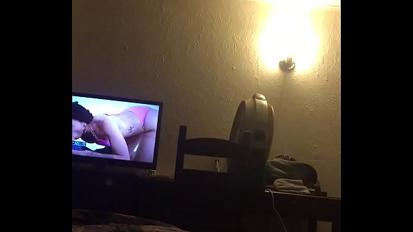 Amateur babe blows in Hotel