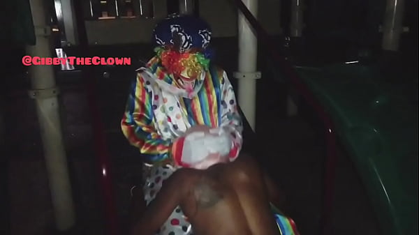 Gibby The Clown gets dick sucked outside at night