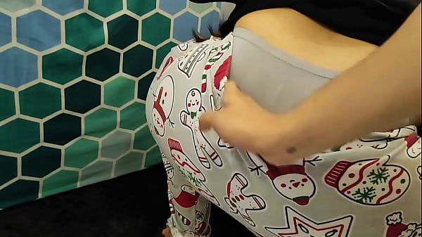 Ella se dej&oacute; bajar la ropa para meterle la polla