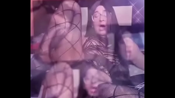 Rania mendoza jugando un rato con su dildo  