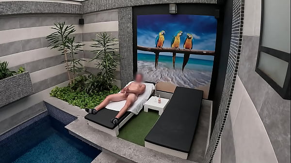 The cleaning woman in the suit gives me a blowjob until I finish cumming in her beautiful little mouth, she was very daring, she helped me very well  