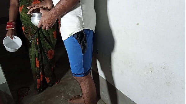 Best Ever Fucking Neighbour Bhabhi When She Give Milk for Making Sweets 