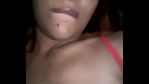 Se masturba en la cama