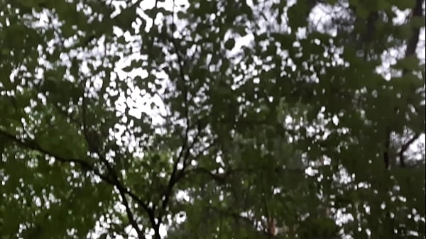 A passionate stranger made me cunnilingus in the park in the rain 