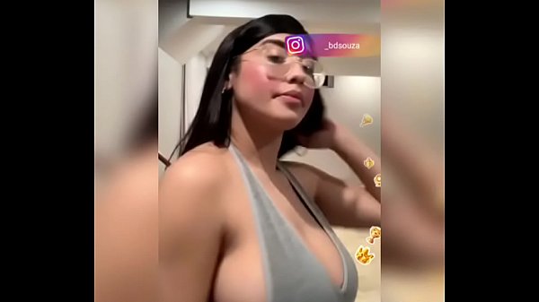 Tetas grandes de chica colegiala