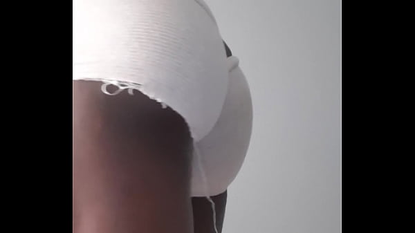 Clean twerking soft ass  